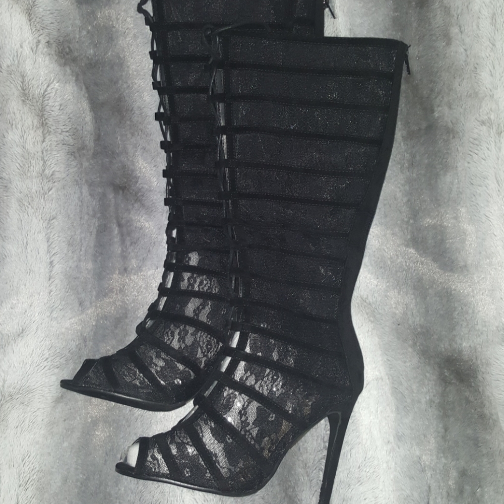 Boots - Picture 4 of 5